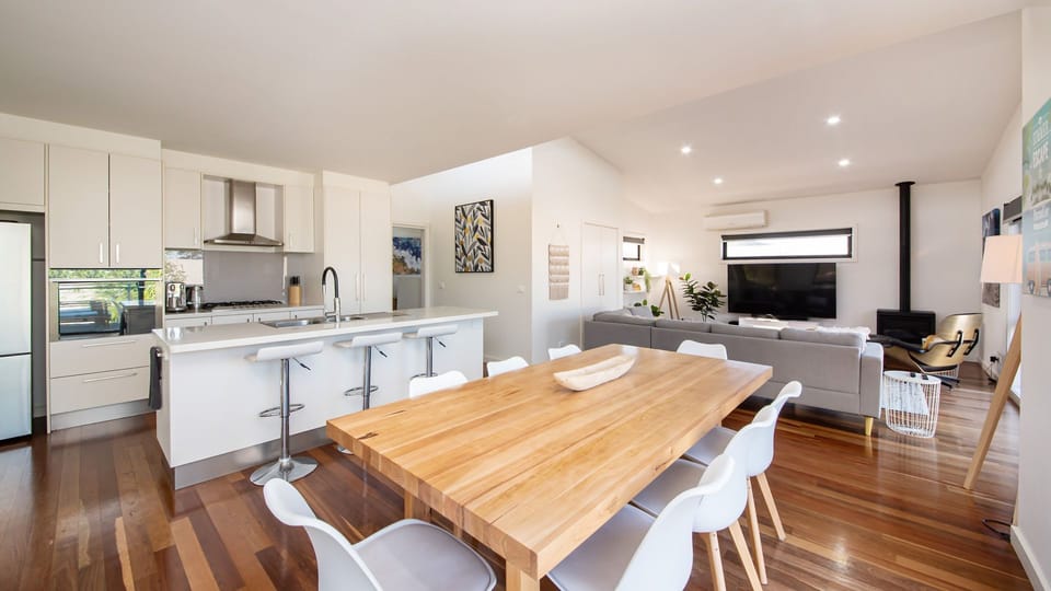 Open plan with dining for 8.