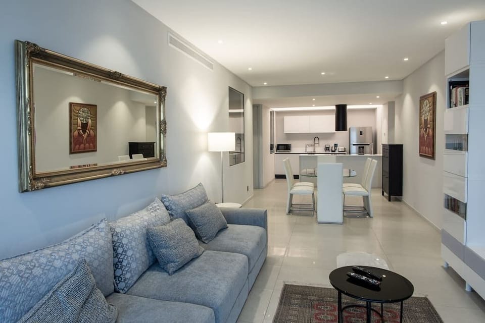Living-Dinning Area (1)