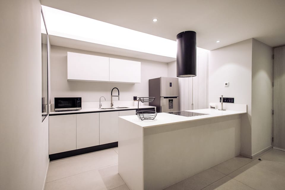 Fully Equipped Kitchen (2)