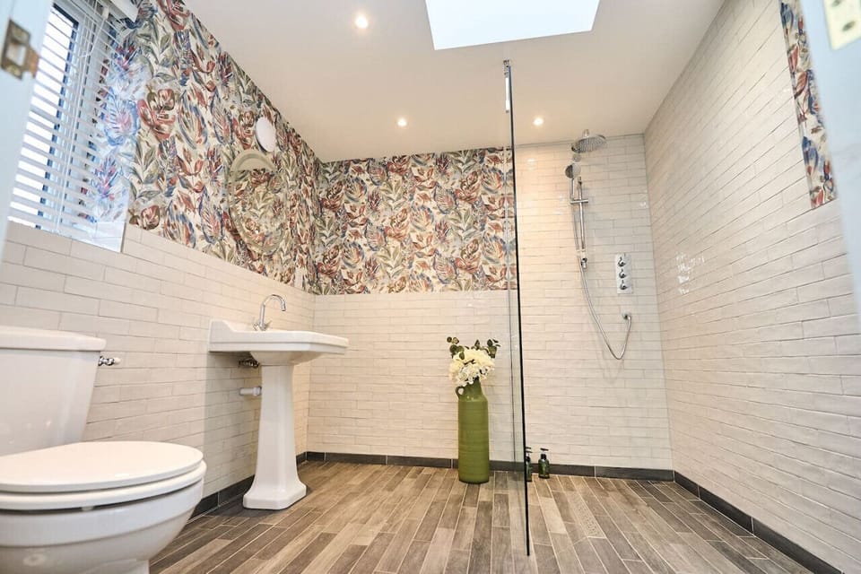Spacious ground floor ensuite shower