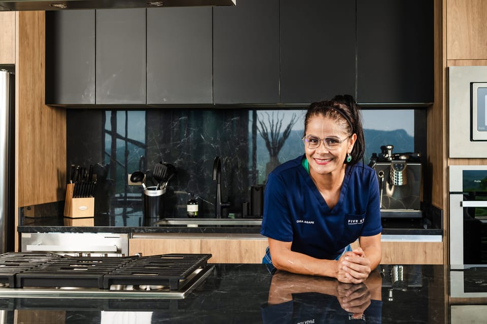 House mom - Dedicated House mom to prepare delicious breakfasts and snacks