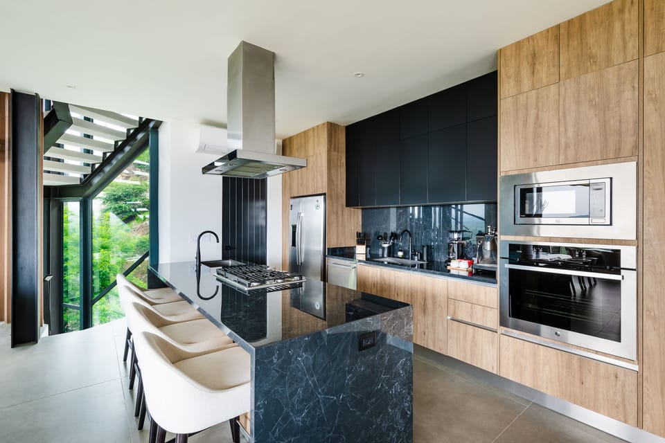 Spacious kitchen - Fully equipped kitchen with innovative island
