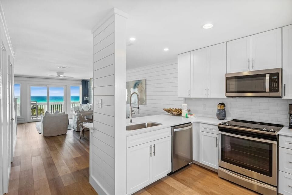 Fully applianced kitchen