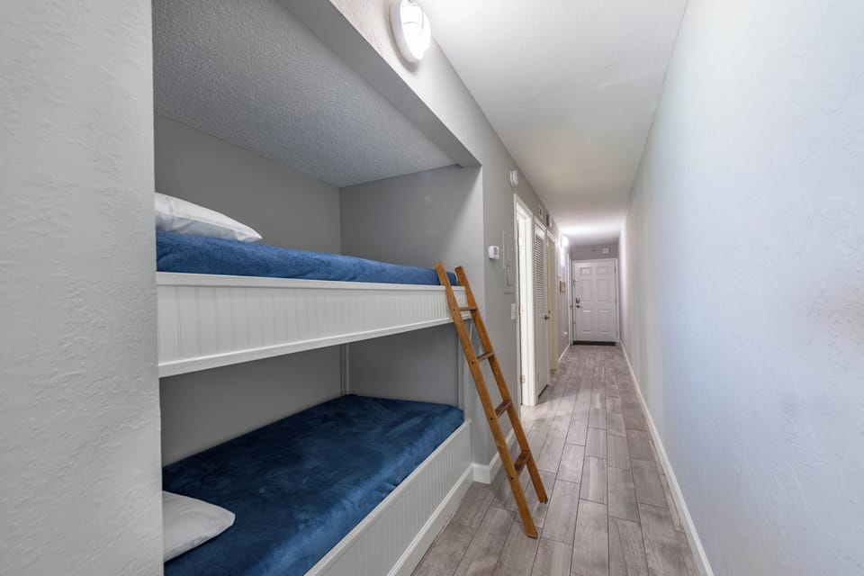 Twin bunkbed in the hallway nook.