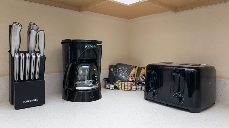 Both Keurig single serve and drip coffee makers.