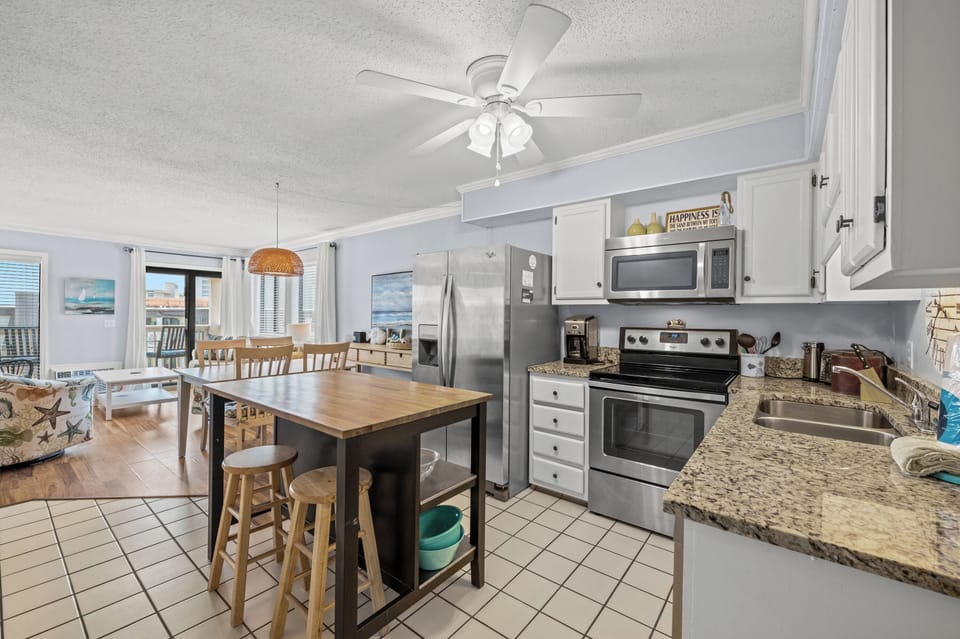 All modern appliances to make meal preparation a breeze.