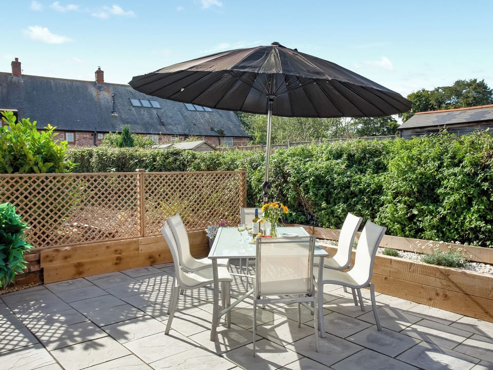 Outdoor eating area | Brook Cottage - Sunnyfield, Bilbrook, Minehead
