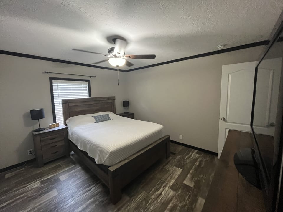Bedroom 2 queen, 42 inch with smart device. 