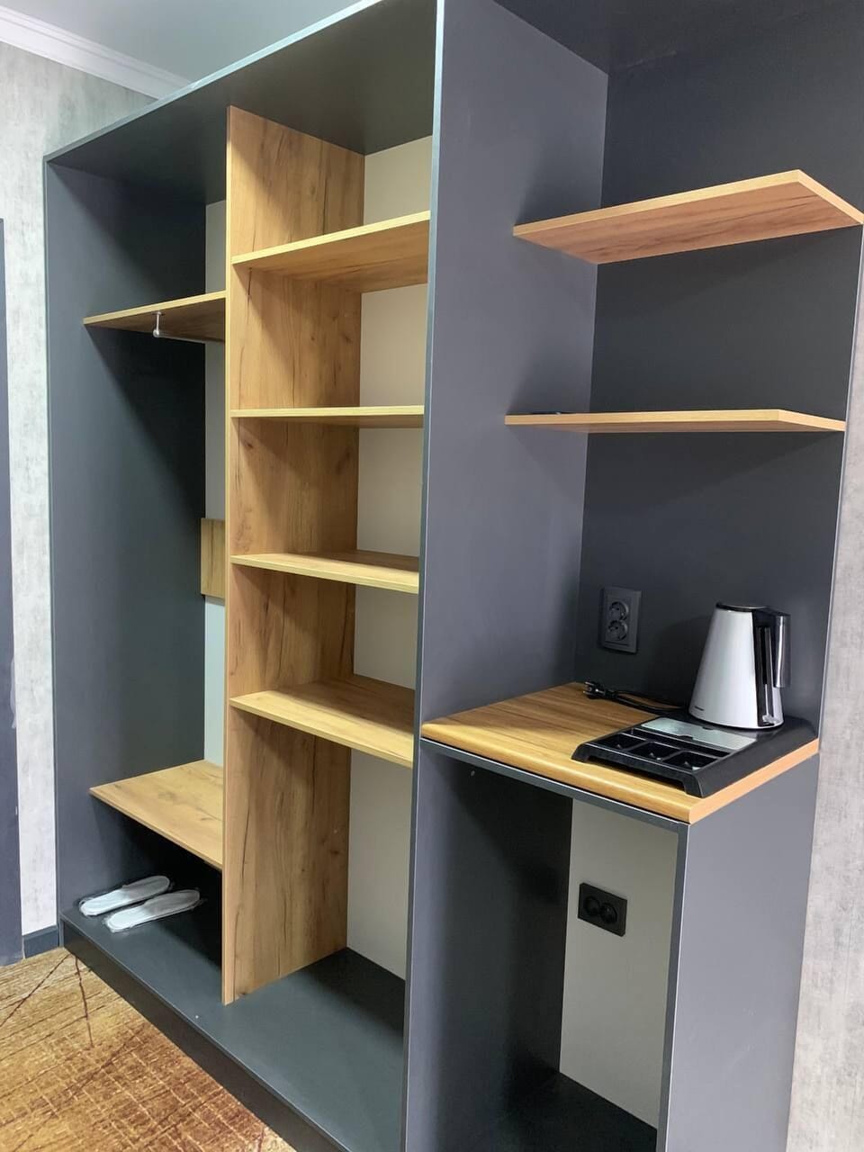 Minibar, desk, laptop workspace, free WiFi