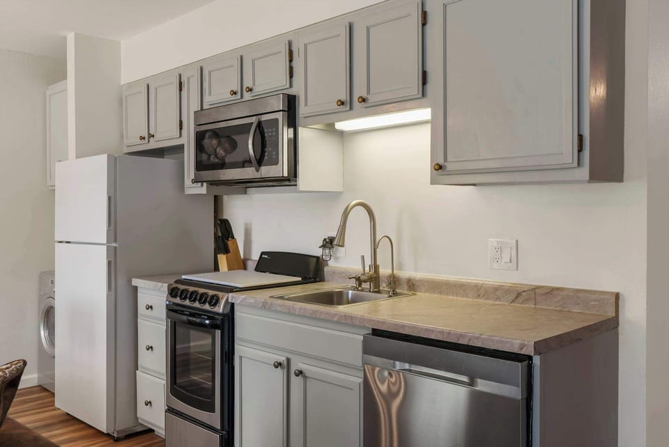 Condo, 1 King Bed with Sofa bed, Patio, Garden View (3 Bears Hideaway ) | Private kitchen | Coffee/tea maker
