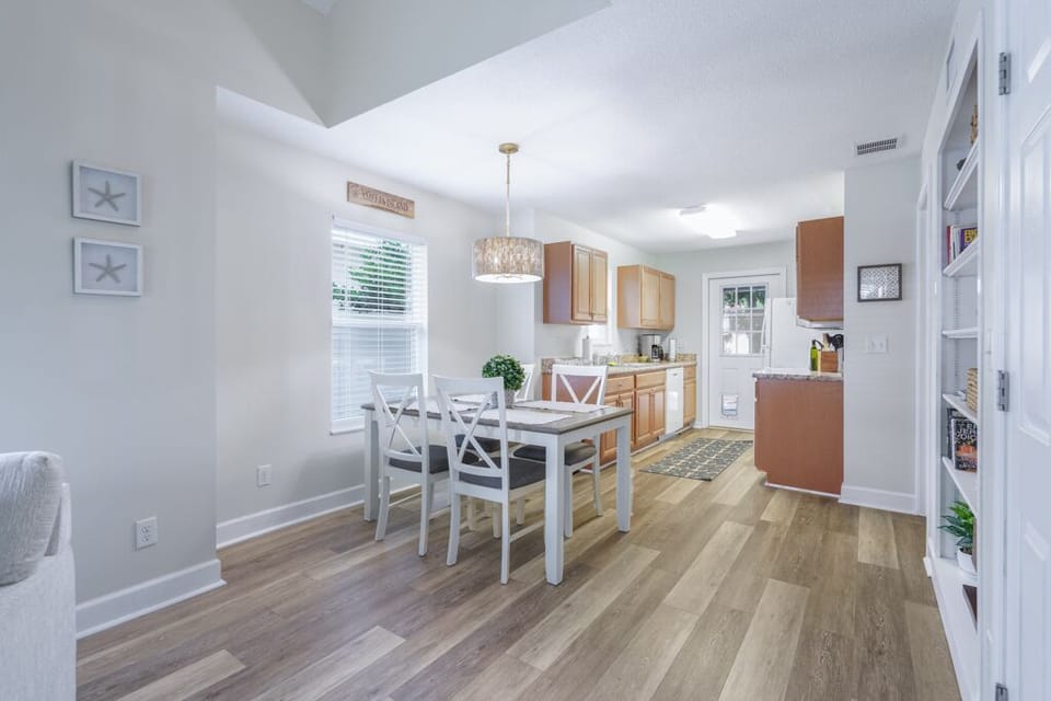 Dining Room & Kitchen