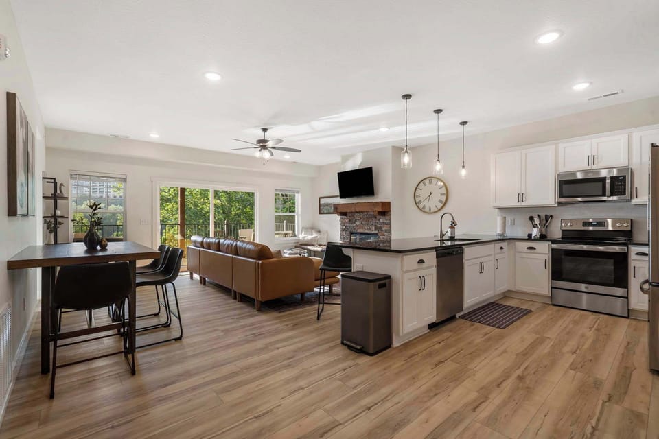 Condo, Multiple Beds, Balcony (Lakeview Penthouse) | Private kitchen | Coffee/tea maker