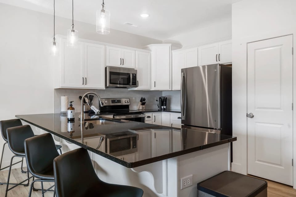 Condo, Multiple Beds, Balcony (Lakeview Penthouse) | Private kitchen | Coffee/tea maker