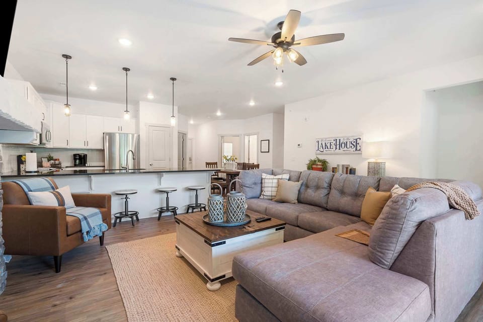 Condo, Multiple Beds, Pool Access (Lakeside Haven) | Living area | 42-inch flat-screen TV with digital channels, fireplace
