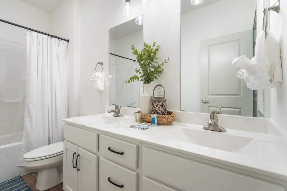 New Lakeside Haven - Picturesque Apartment in Missouri