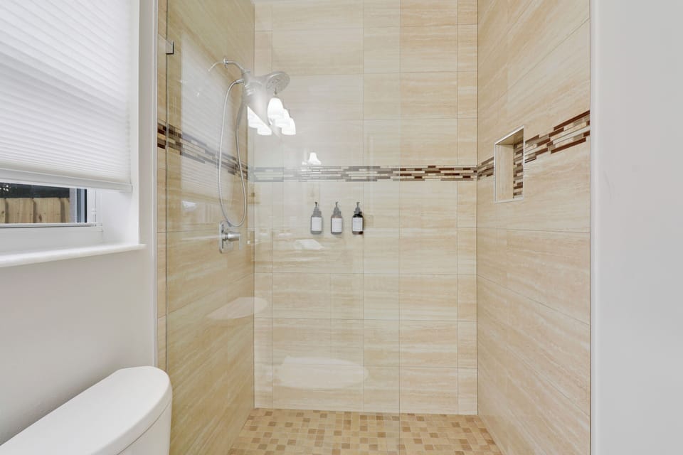 En-Suite Bathroom shower