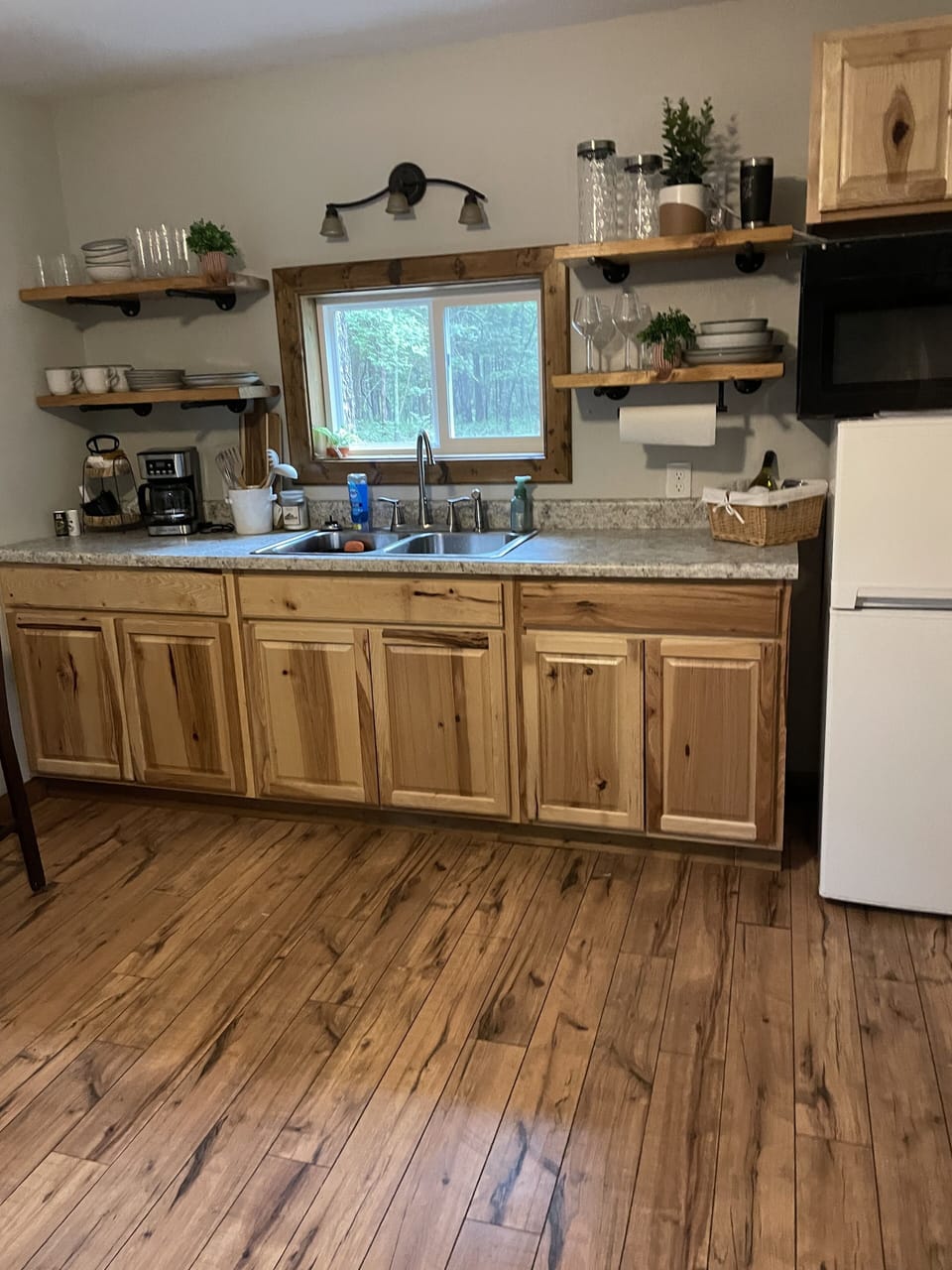 Kitchenette with lots of extras 