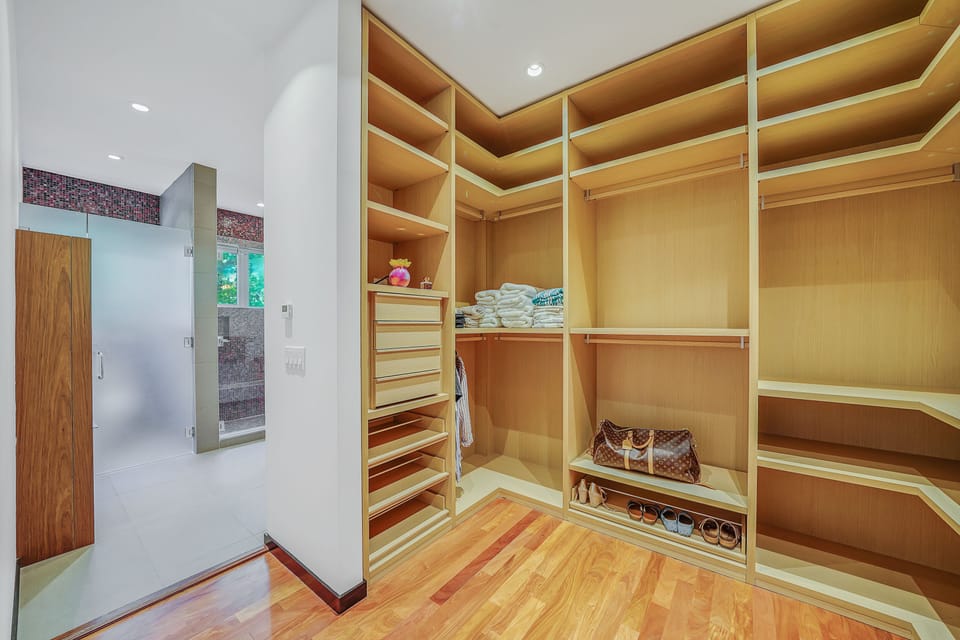 Master closet 