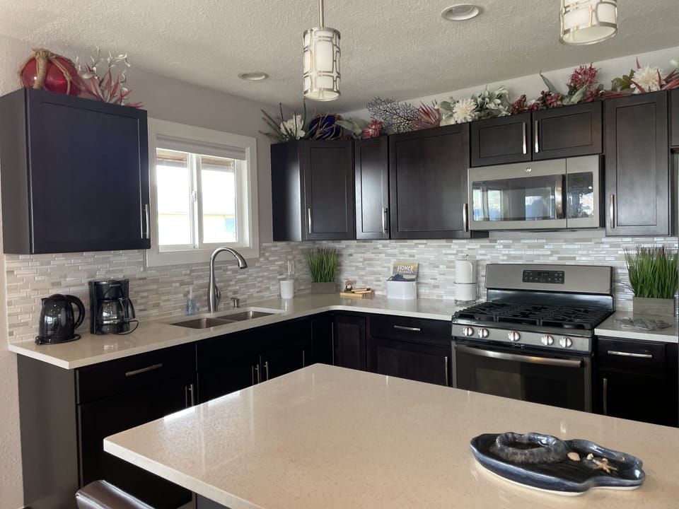 Kitchen has plenty of room for cooking 