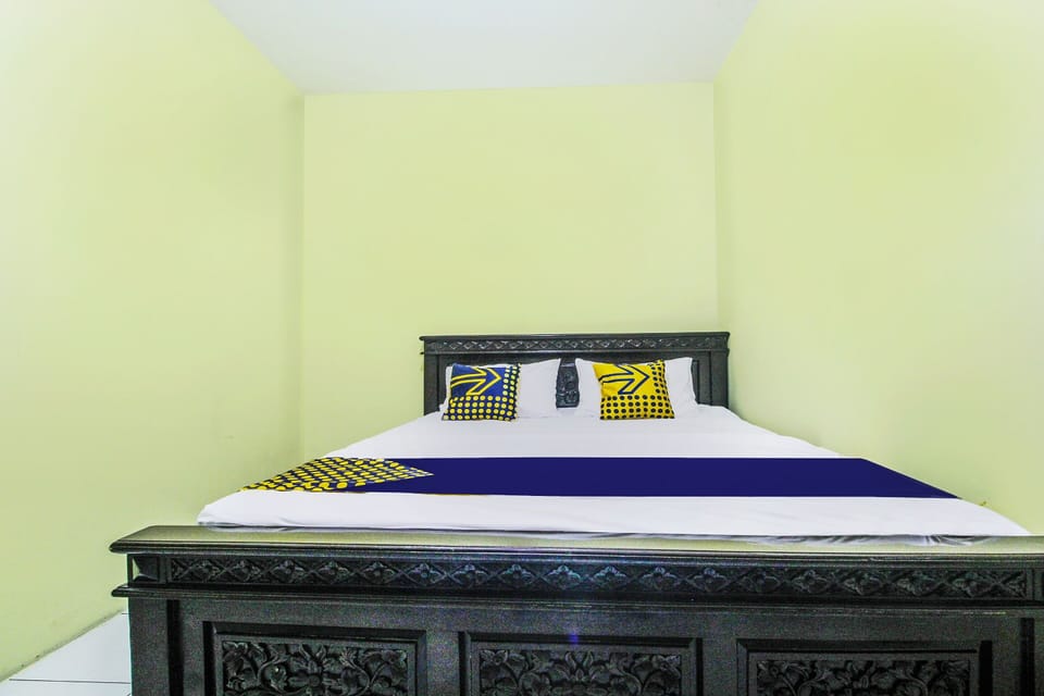 Economy Double Room | Laptop workspace, free WiFi, bed sheets