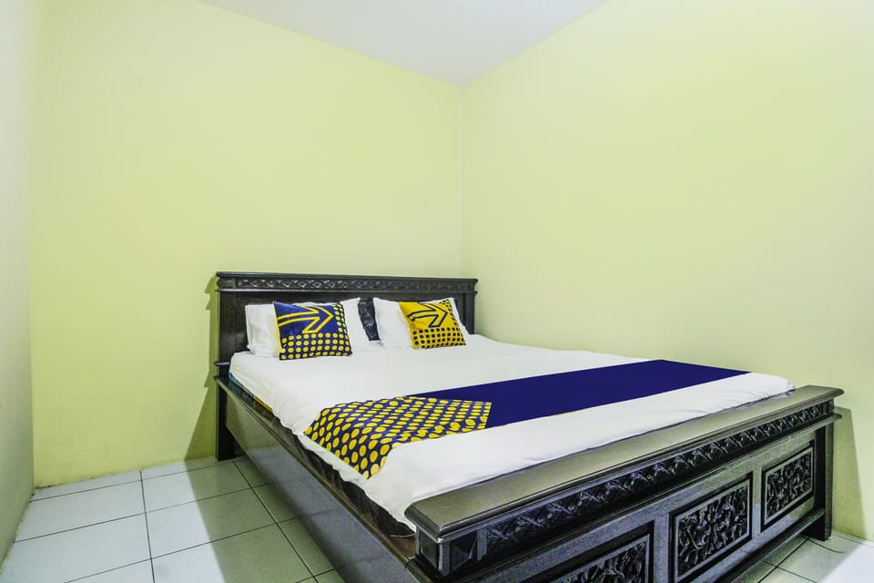 Economy Double Room | Laptop workspace, free WiFi, bed sheets