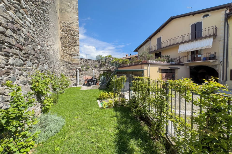 Family Apartment, 4 Bedrooms, 2 Bathrooms (Henry-Historic Center 300m From Lake) | Property grounds