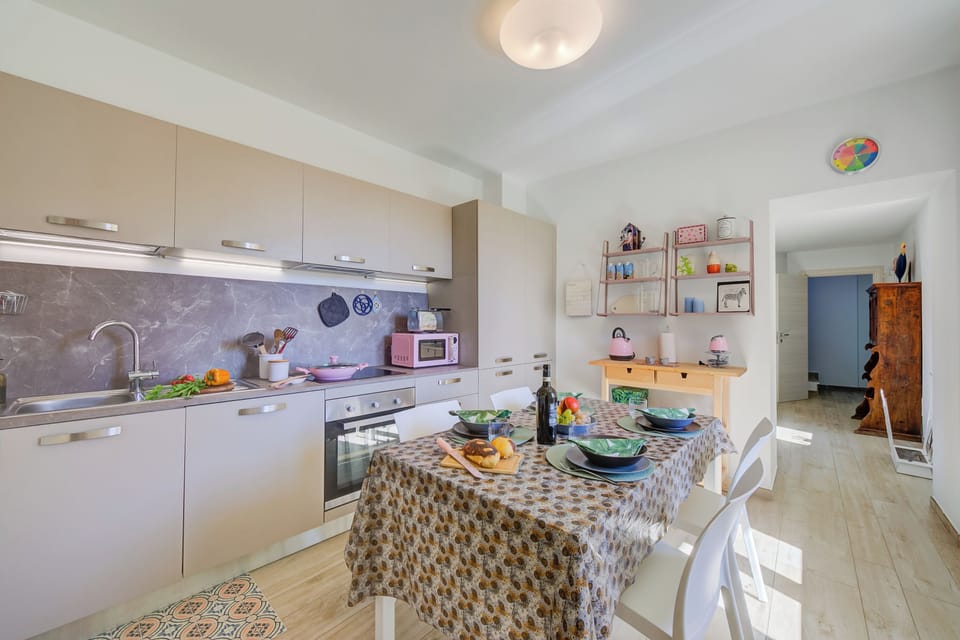 Family Apartment, Multiple Bedrooms, 2 Bathrooms (Henry-Historic Center 300m From Lake) | Private kitchen | Fridge, oven, stovetop, dishwasher