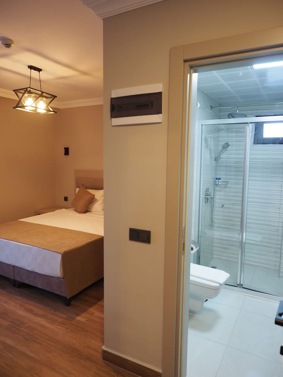 Premium bedding, minibar, desk, soundproofing