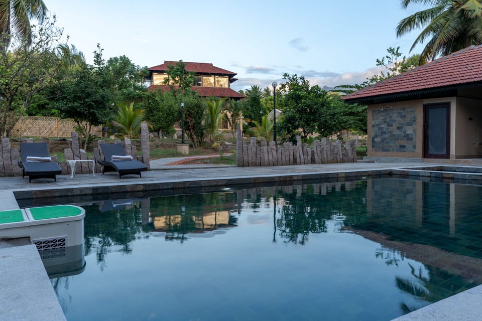 Indoor/outdoor pool