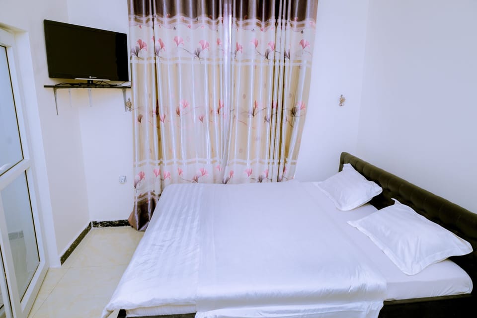 City Single Room, 1 Twin Bed | Desk, laptop workspace, WiFi (free), bed sheets