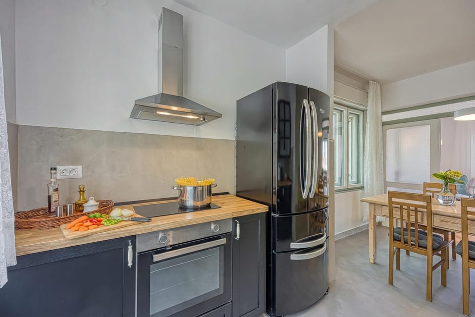 Standard Apartment, 2 Bedrooms, 2 Bathrooms (Enolabee Harbour View Apartment) | Private kitchen