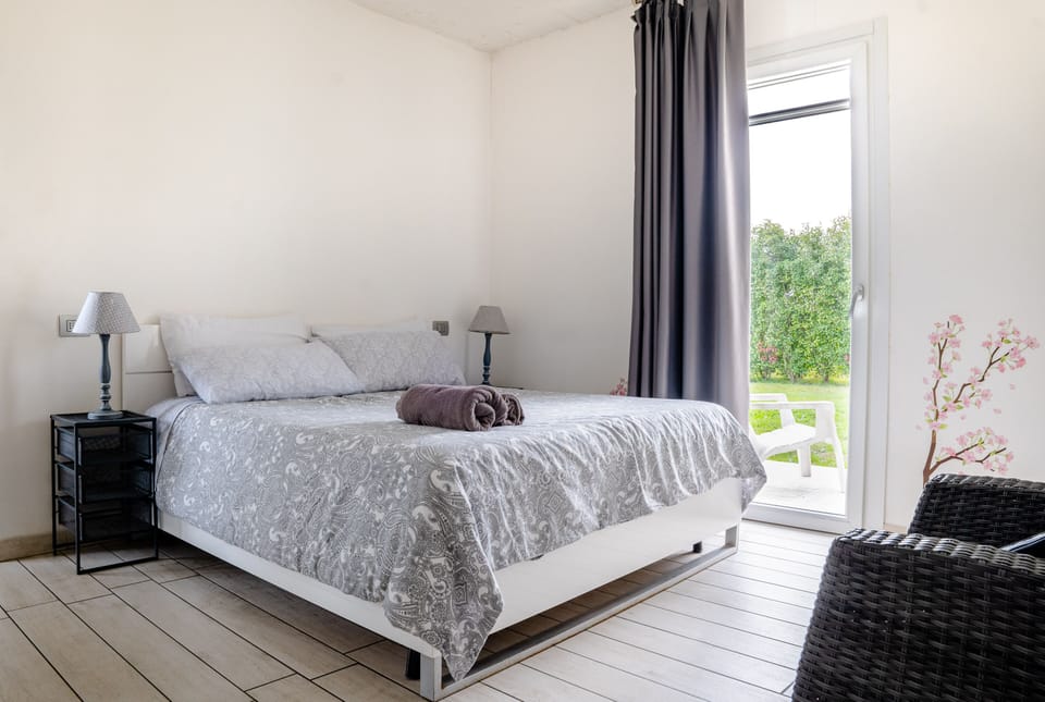 Exclusive Room | Desk, free WiFi, bed sheets