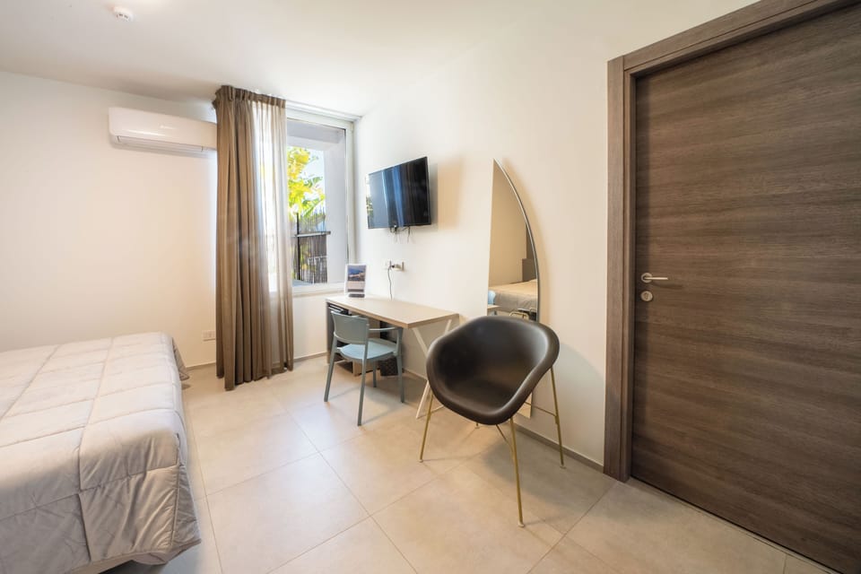 Comfort Double or Twin Room, Air conditioning | Living area | 42-inch flat-screen TV with satellite channels, TV, printers