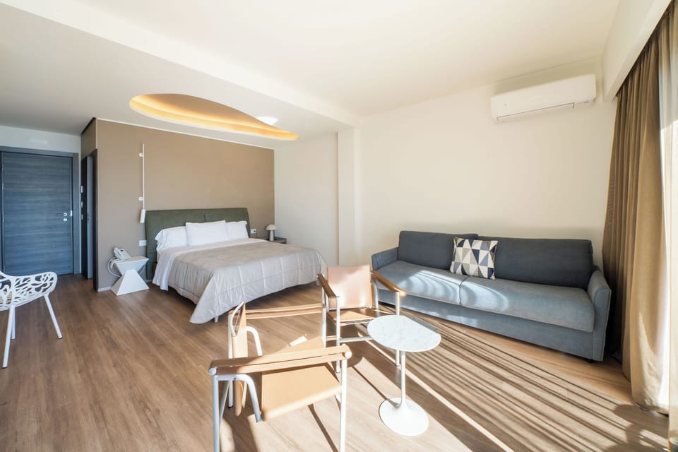 Premium Studio Suite, Balcony, Sea View | Egyptian cotton sheets, premium bedding, memory foam beds, minibar