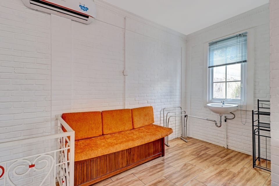 Family Suite | Desk, laptop workspace, free WiFi, bed sheets