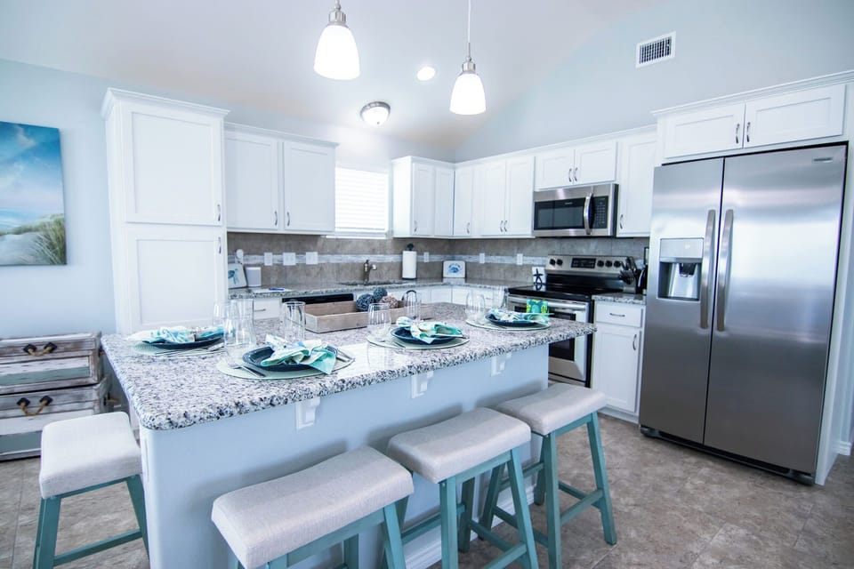 House, Multiple Beds, Pool Access, Pool View (Off da Hook) | Private kitchen | Fridge, microwave, oven, stovetop