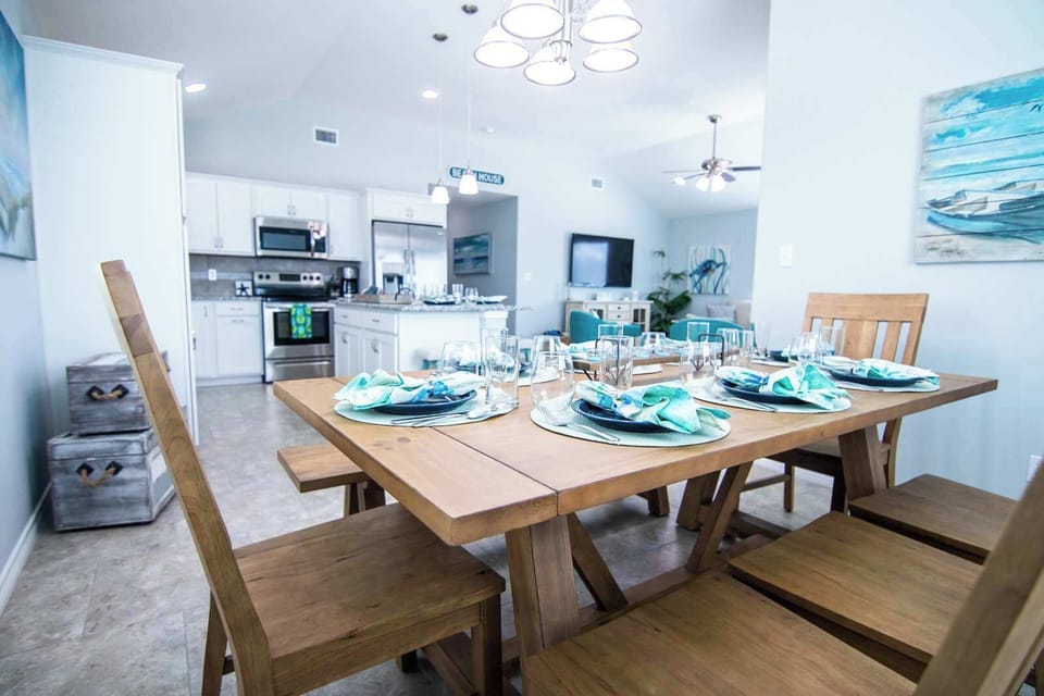 House, Multiple Beds, Pool Access, Pool View (Off da Hook) | Dining