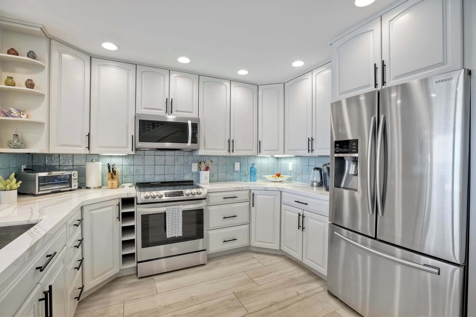 Condo, Multiple Beds, Balcony, Ocean View (Seaside Sunset) | Private kitchen | Coffee/tea maker, fridge, microwave, oven