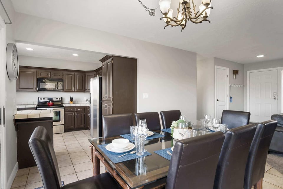 Condo, Multiple Beds, Balcony, Mountain View | Dining