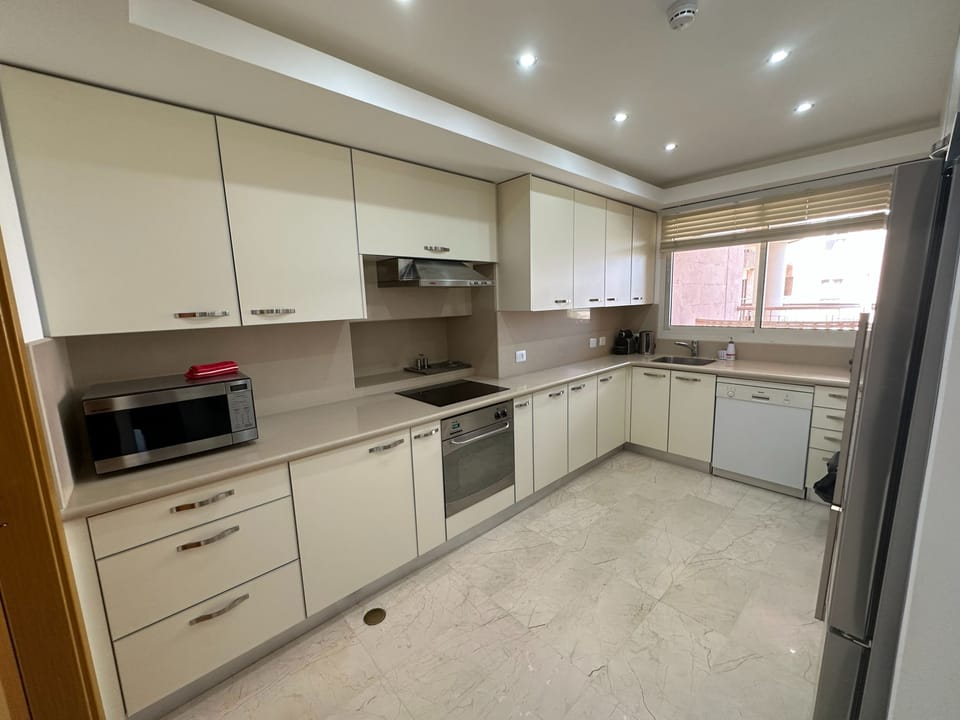 Apartment, Balcony | Private kitchen | Fridge, microwave, oven, stovetop