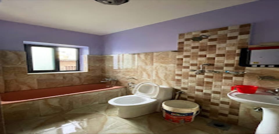 Single Room | Bathroom | Shower, rainfall showerhead, towels, soap