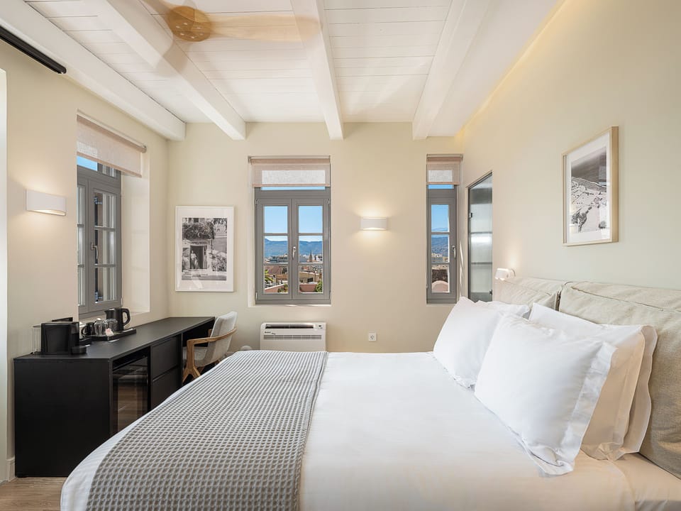 Luxury Room | Hypo-allergenic bedding, in-room safe, individually decorated