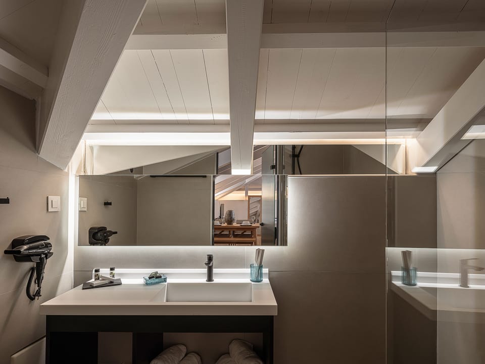 Design Apartment | Bathroom | Shower, rainfall showerhead, free toiletries, hair dryer