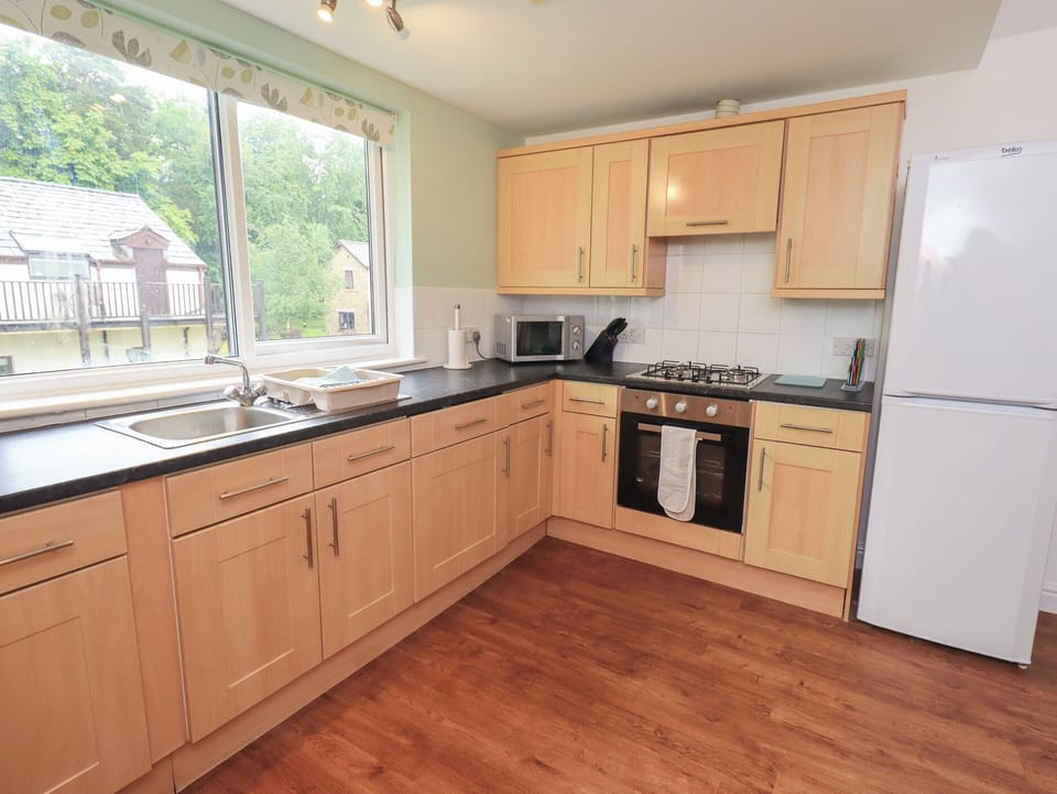 Cottage | Private kitchen | Fridge, dishwasher, electric kettle, toaster