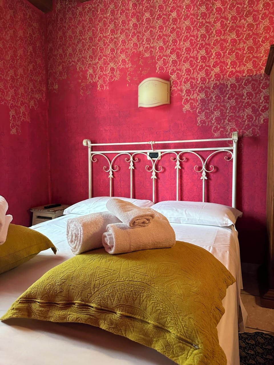 Superior Single Room | Individually decorated, desk, free WiFi, bed sheets