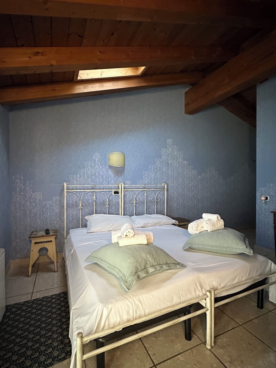 Basic Twin Room | Individually decorated, desk, free WiFi, bed sheets