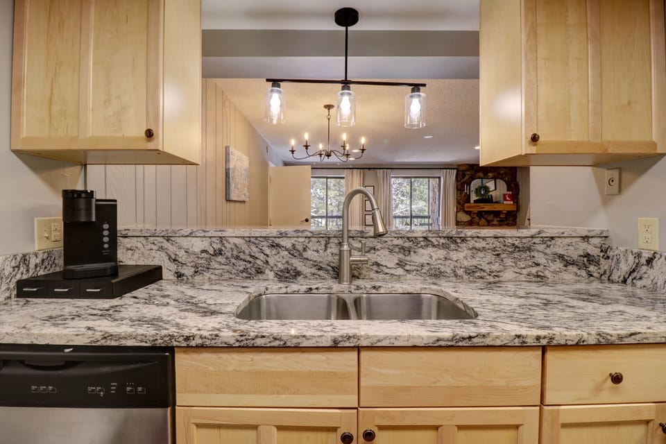 Condo, 3 Bedrooms | Private kitchen | Fridge, oven, coffee/tea maker, toaster