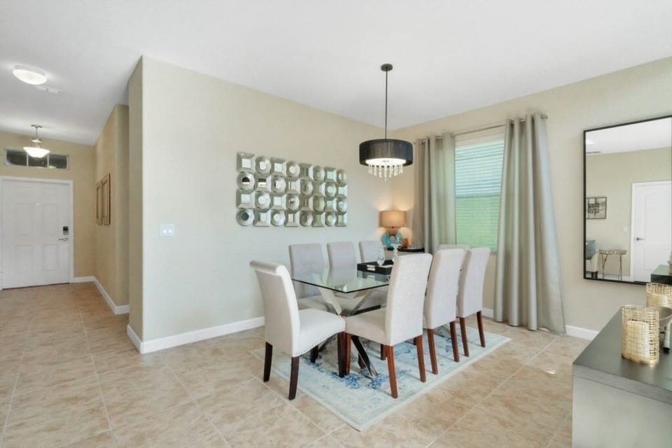 House, 5 Bedrooms | Dining