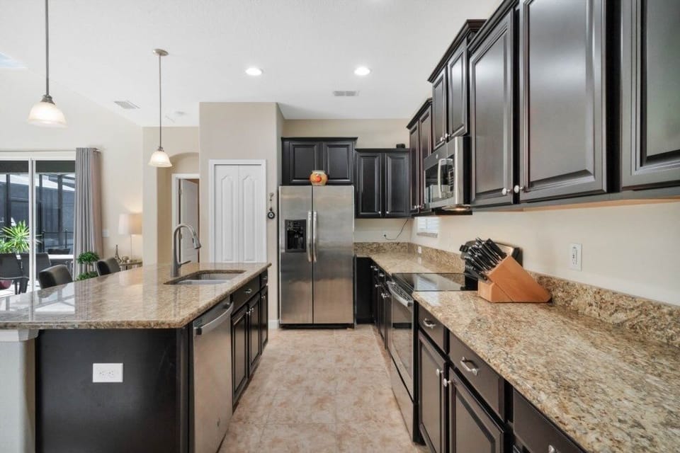 House, 5 Bedrooms | Private kitchen