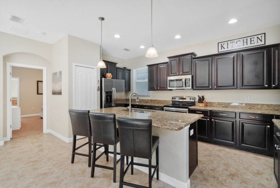 House, 5 Bedrooms | Private kitchen
